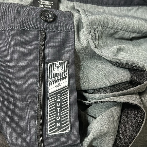 Travis Mathew Short Performance Golf Black Striped Stretch Pockets Dots Sz 38 - Picture 9 of 11